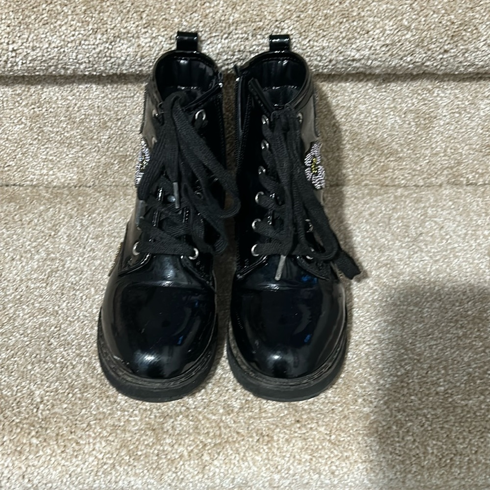 Size 1 girls boots.
